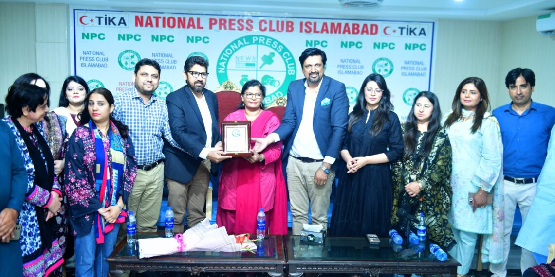 پی آئی او ریئسہ عادل کا دورہ نیشنل پریس کلب ۔خواتین صحافیوں کے مسائل کے حل اور تربیتی پروگراموں کا اعلان