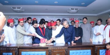 ملک شخصیات سے نہیں آئین سے چلتے ہیں، سینیٹر ایمل ولی خان