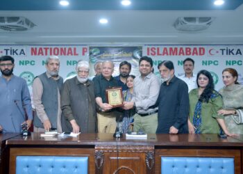 صحافت وقت کے ساتھ بدل رہی ہے، صحافی کو حقائق پر مبنی تحقیقاتی صحافت کو فروغ دینا ہوگا، عامر غوری