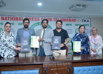 نیشنل پریس کلب اور اساس اسکولز کے درمیان مفاہمتی یادداشت پر دستخط،